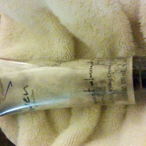 WEN Anti-Frizz Styling Cream by Chaz Dean